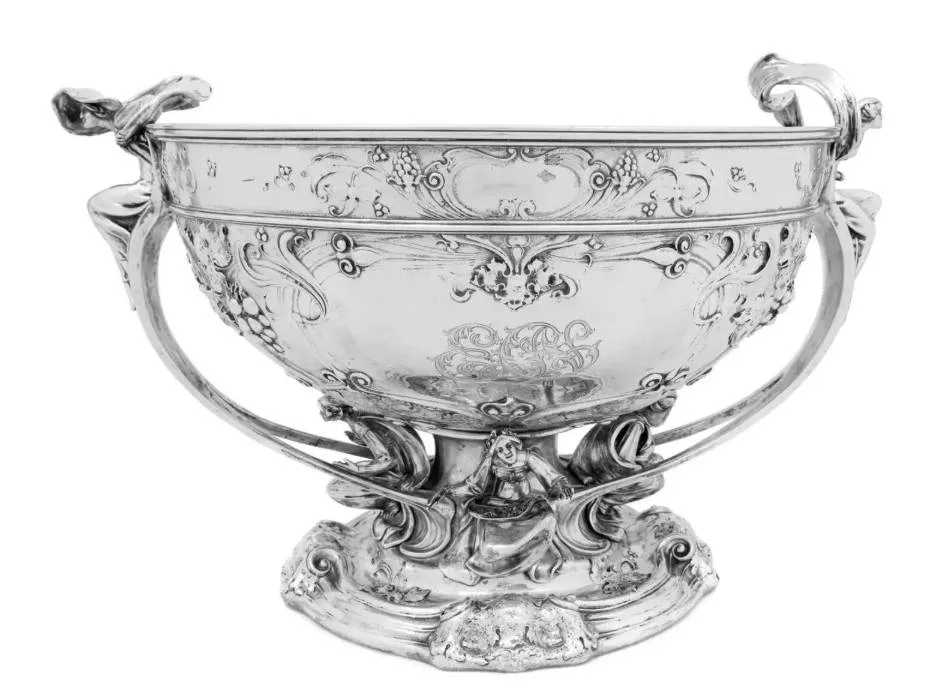 Серебряная чаша для пунша Martelé (Gorham), 1904 год — топ-лот аукциона Freeman's из коллекции поместья «Строберри-Хилл». Источник: freemansauction.com