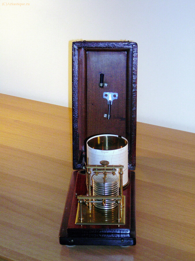 Барограф "SAORT & MASON". 