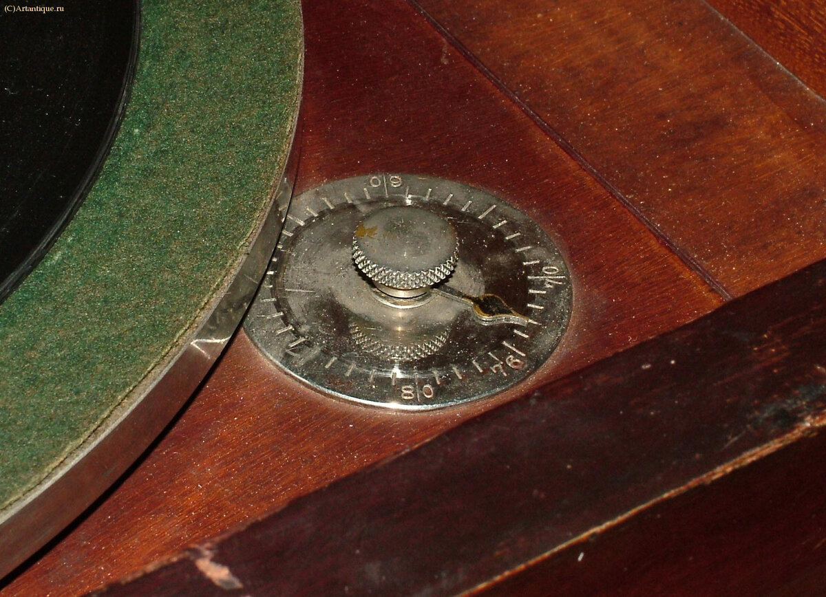 Граммофон тумбовый