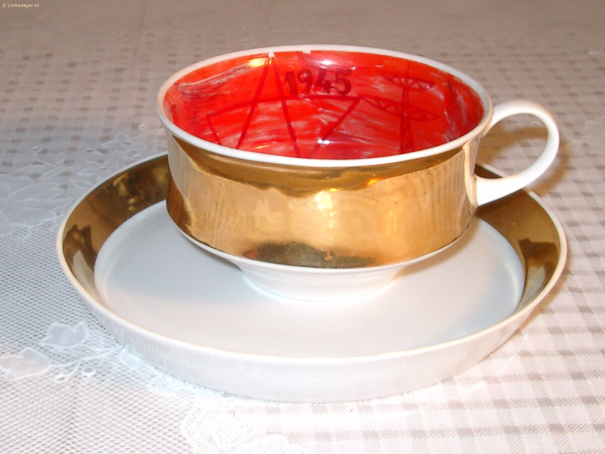 Чашки с блюдцами 