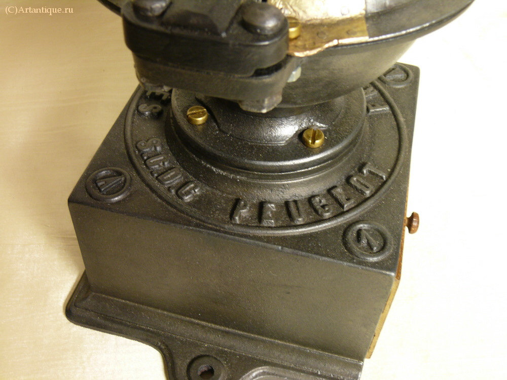 Кофемолка "PEUGEOT FRERES"