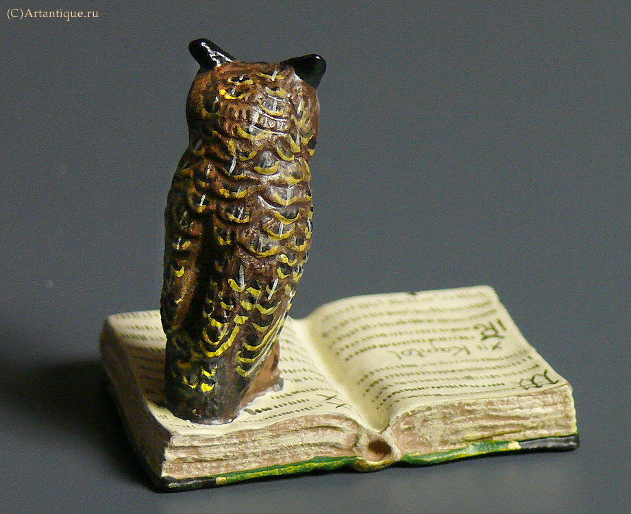Статуэтка "Сова на книге"