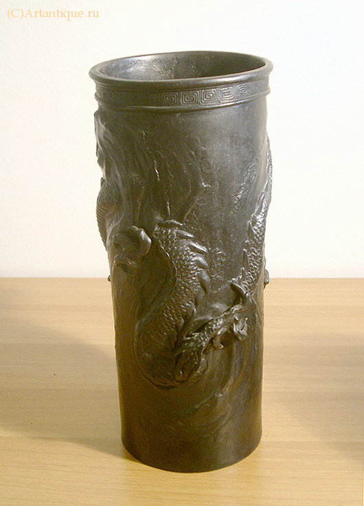 Ваза с драконом