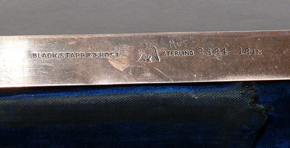 Зеркало в серебряной раме
