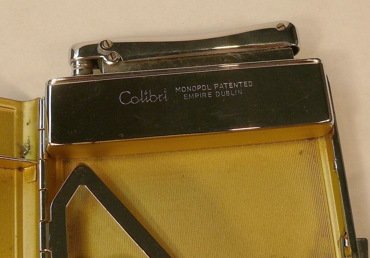 Портсигар-зажигалка "Colibri"