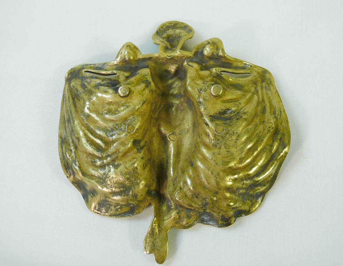 Пепельница "Дама"