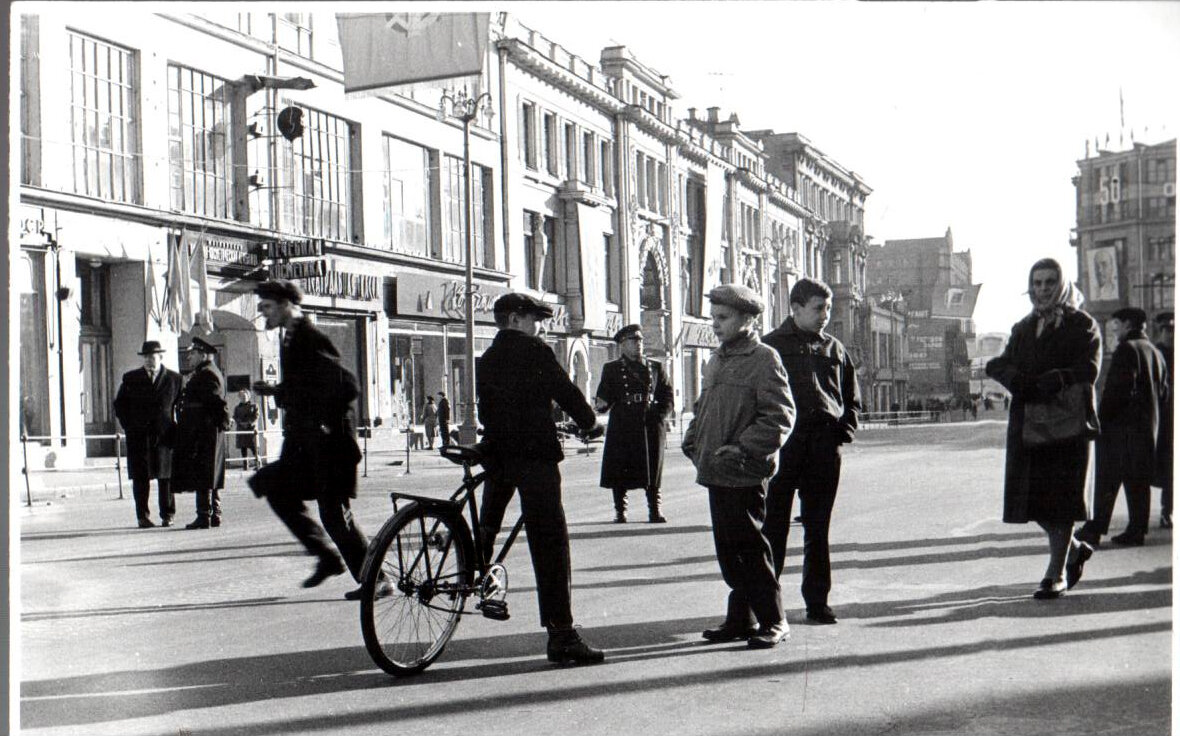 Оцепление на Петровке на 50-летие Октября. 7 ноября 1967 г.