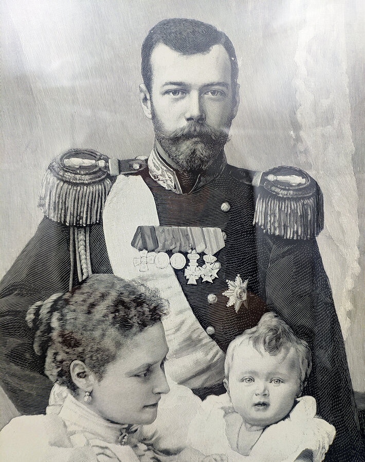 Гравюра "Император Николай II с семьей"