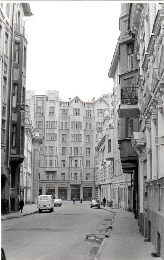 Вид на Арбат с улицы Вахтангова. 17 ноября 1974 г.