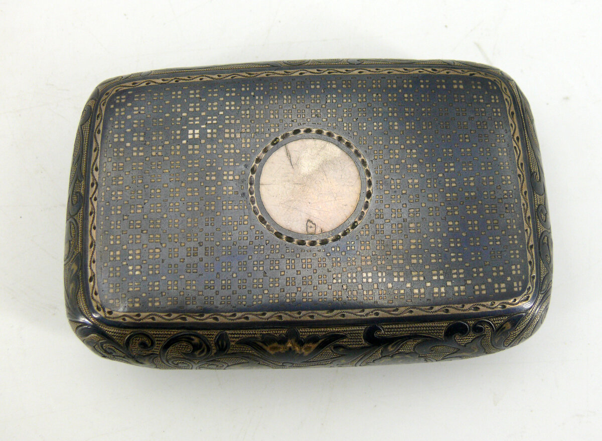 Коробка табачная