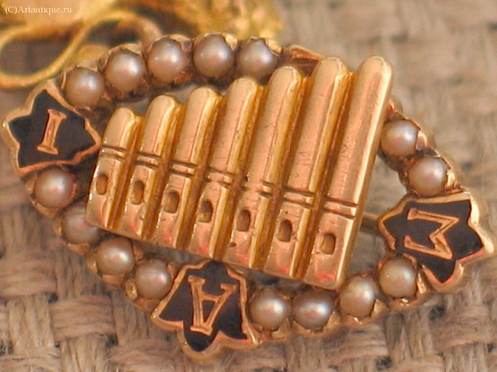 Брошь с подвеской