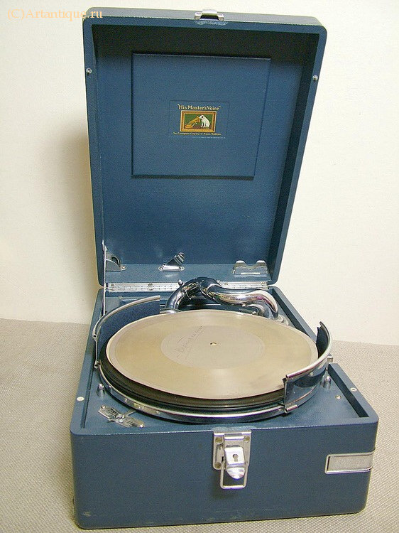 Патефон "His Master's Voice"