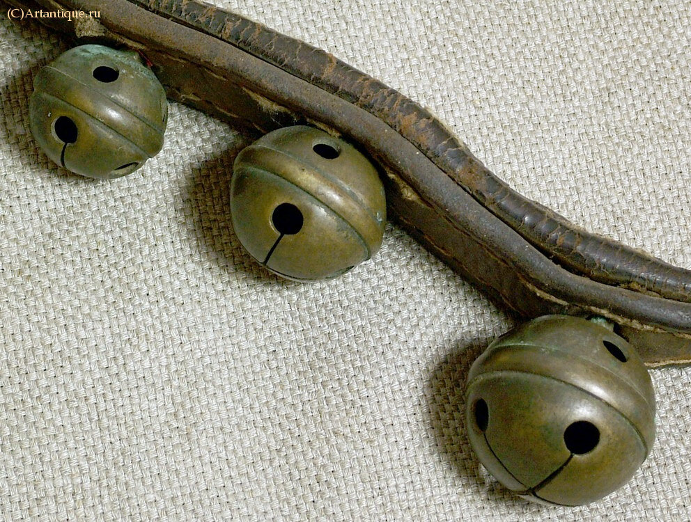 Шорка (ошейник) с бубенцами