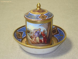 Чашка с блюдцем и крышкой