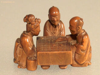 Нэцкэ "Трое игроков"