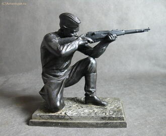 Скульптура "Боец"