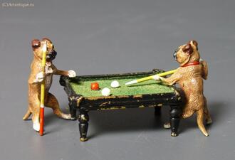 Статуэтка "Игра в бильярд"