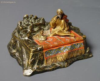 Шкатулка "Араб, сидящий на ковре"