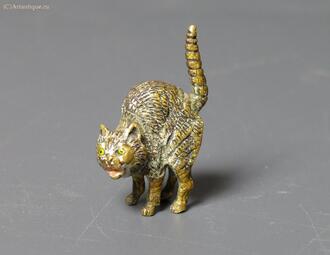 Статуэтка "Кошка, выгнувшая спину"