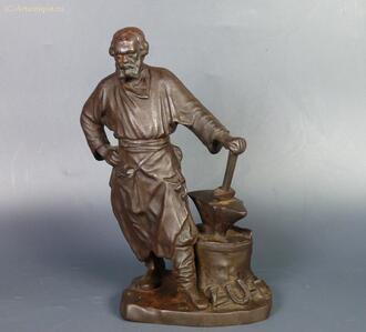 Статуэтка "Кузнец с наковальней"