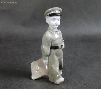 Статуэтка "Школьник"