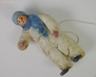 Новогодняя игрушка "Мальчик в синей шапочке"
