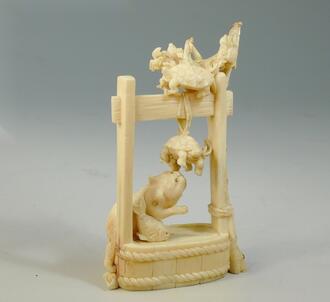 Окимоно "Кошка с черепахами, рыбой и крабами"
