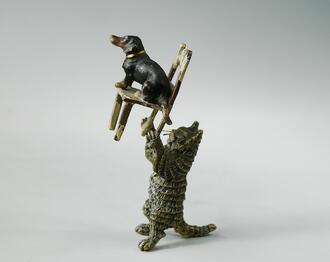 Статуэтка "Кошка со стулом и таксой"