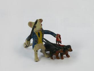 Статуэтка "Мышонок с двумя таксами на поводке"
