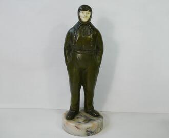 Скульптура "Лётчик"