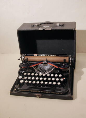 Печатная машинка "Underwood Portable"