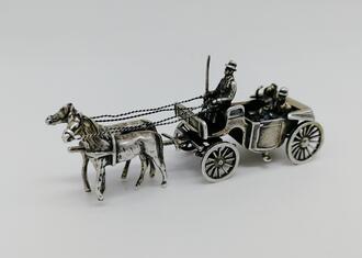 Миниатюра серебряная "Экипаж"