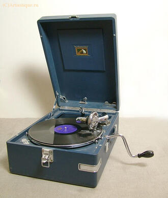 Патефон "His Master's Voice"